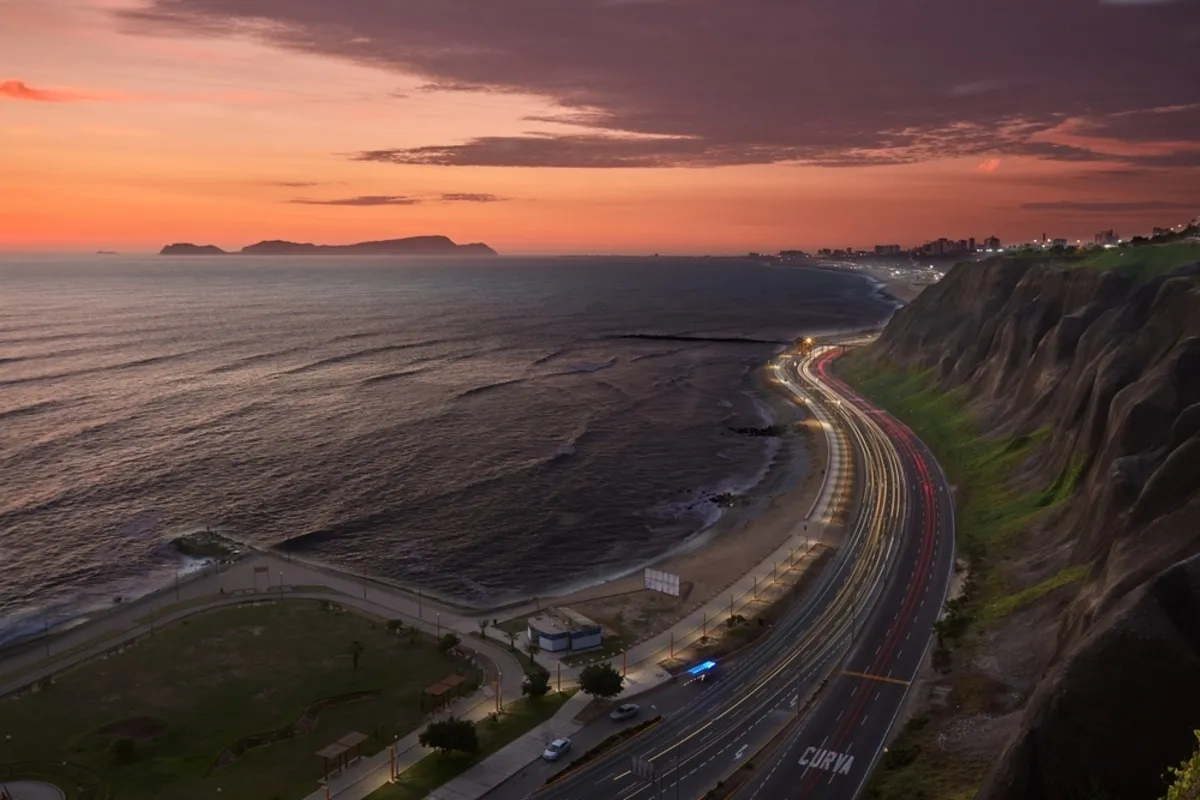Aerial photos of the ocean road and mountains | Skylum Blog