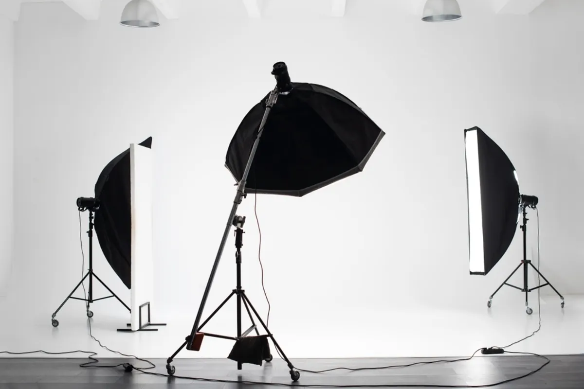 Lighting in a photo studio | Skylum Blog