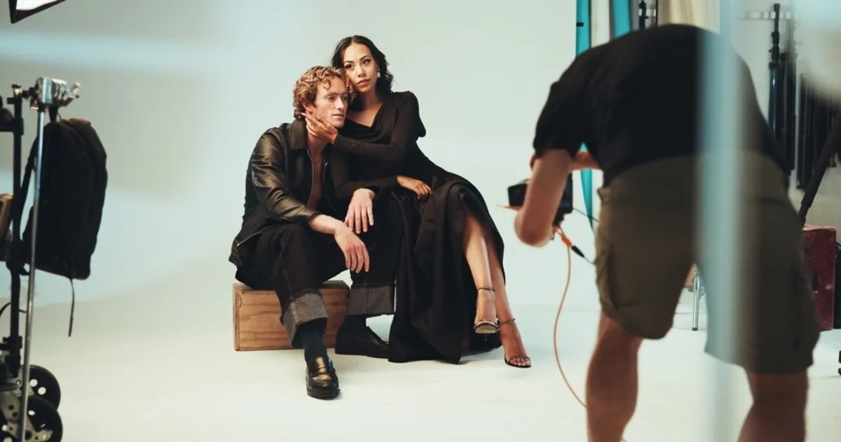 A photographer takes pictures of a male and female model | Skylum Blog