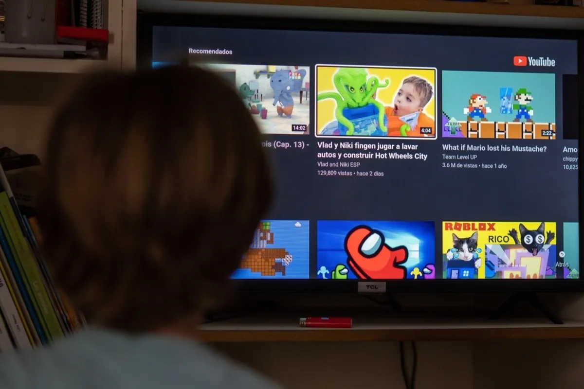 A child watches YouTube | Skylum Blog
