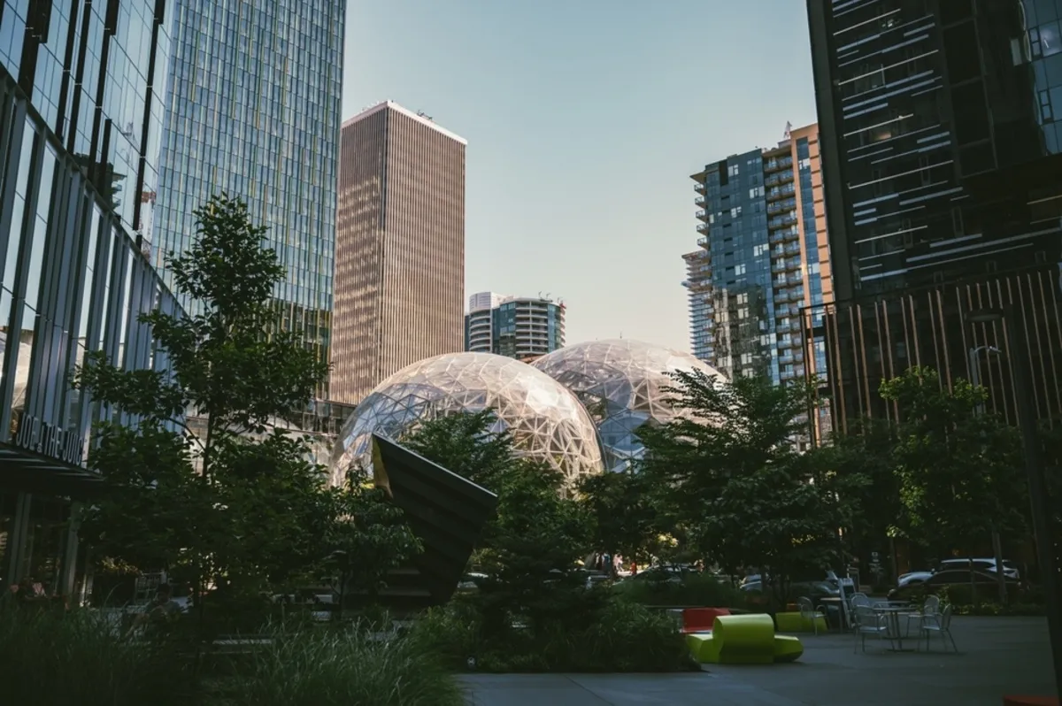 Cityscape with skyscrapers | Skylum Blog