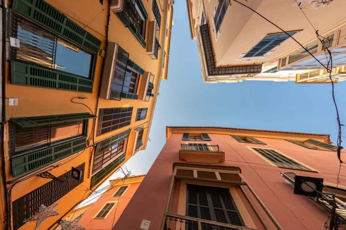 Photos of houses from below | Skylum Blog
