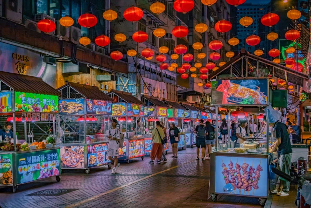Photo of a Chinese market | Skylum Blog

