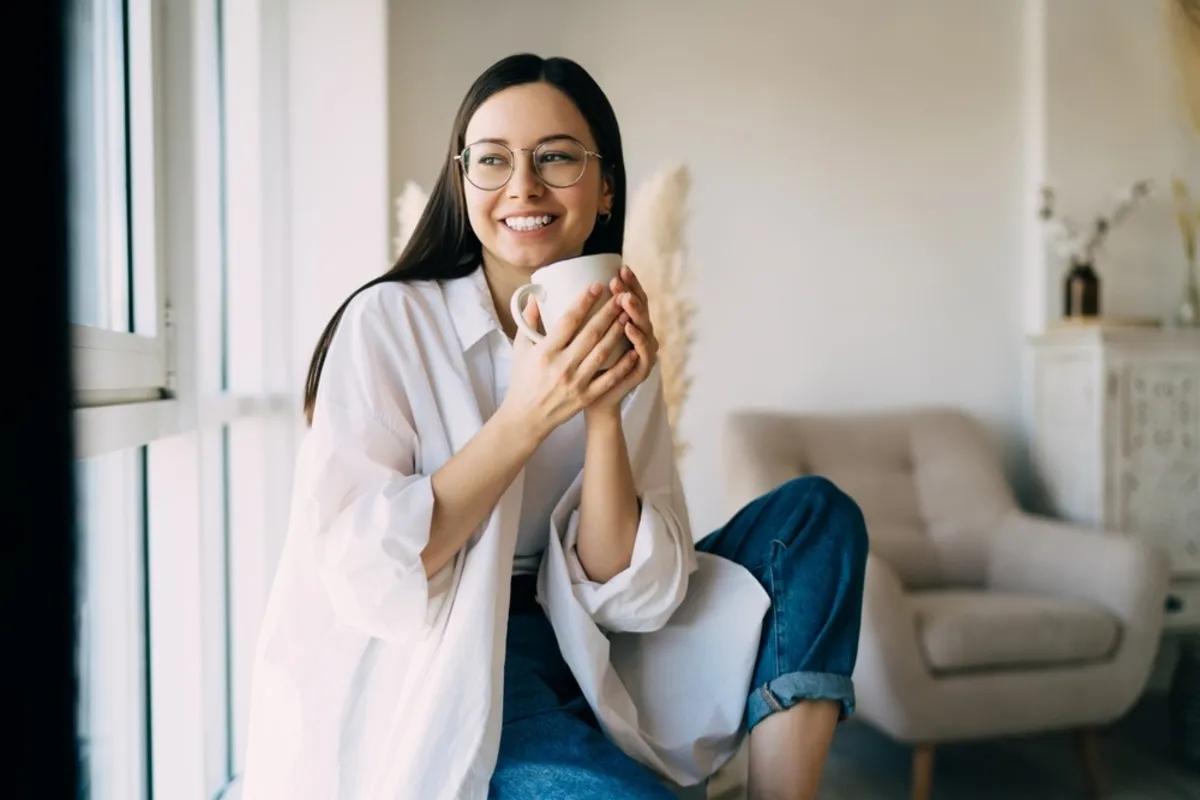 Portrait of a girl with a cup by the window | Skylum Blog