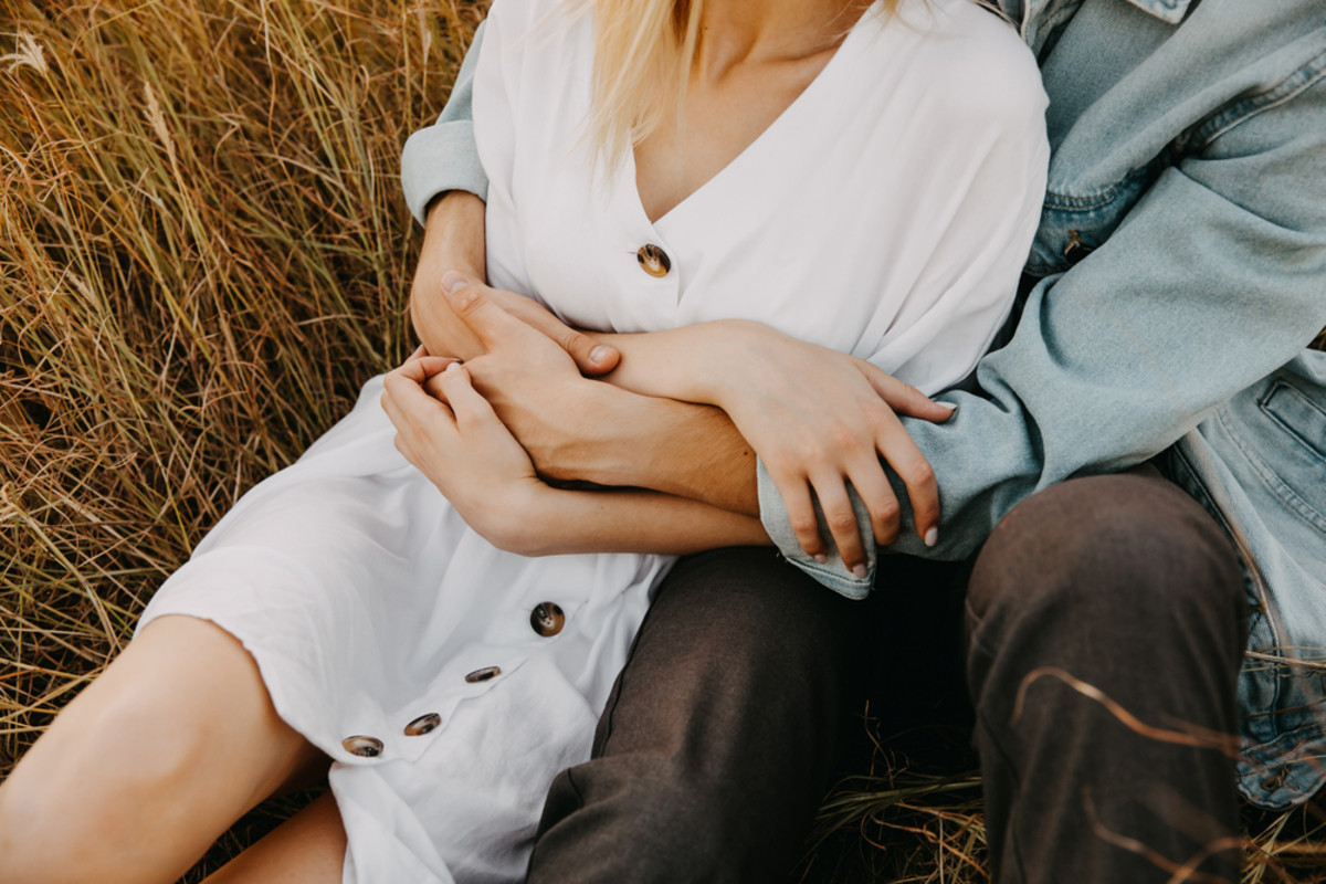 A photo of a hugging couple without faces | Skylum Blog

