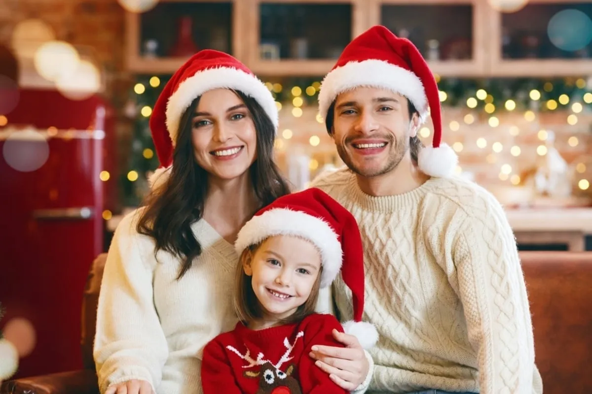 Christmas family photo in the hall | Skylum Blog