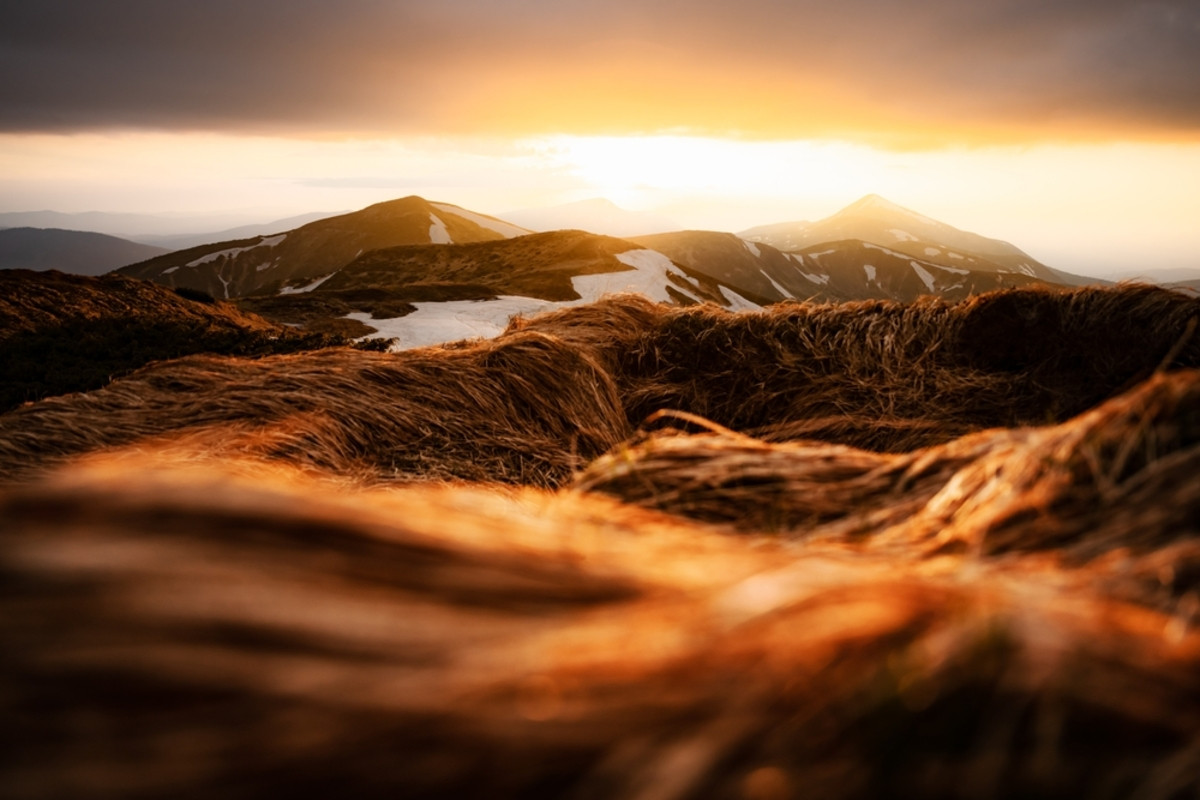 Desert canyon at sunset with unique visual quality | Skylum How-to

