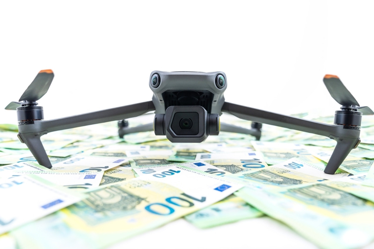 Drone on money | Skylum Blog

