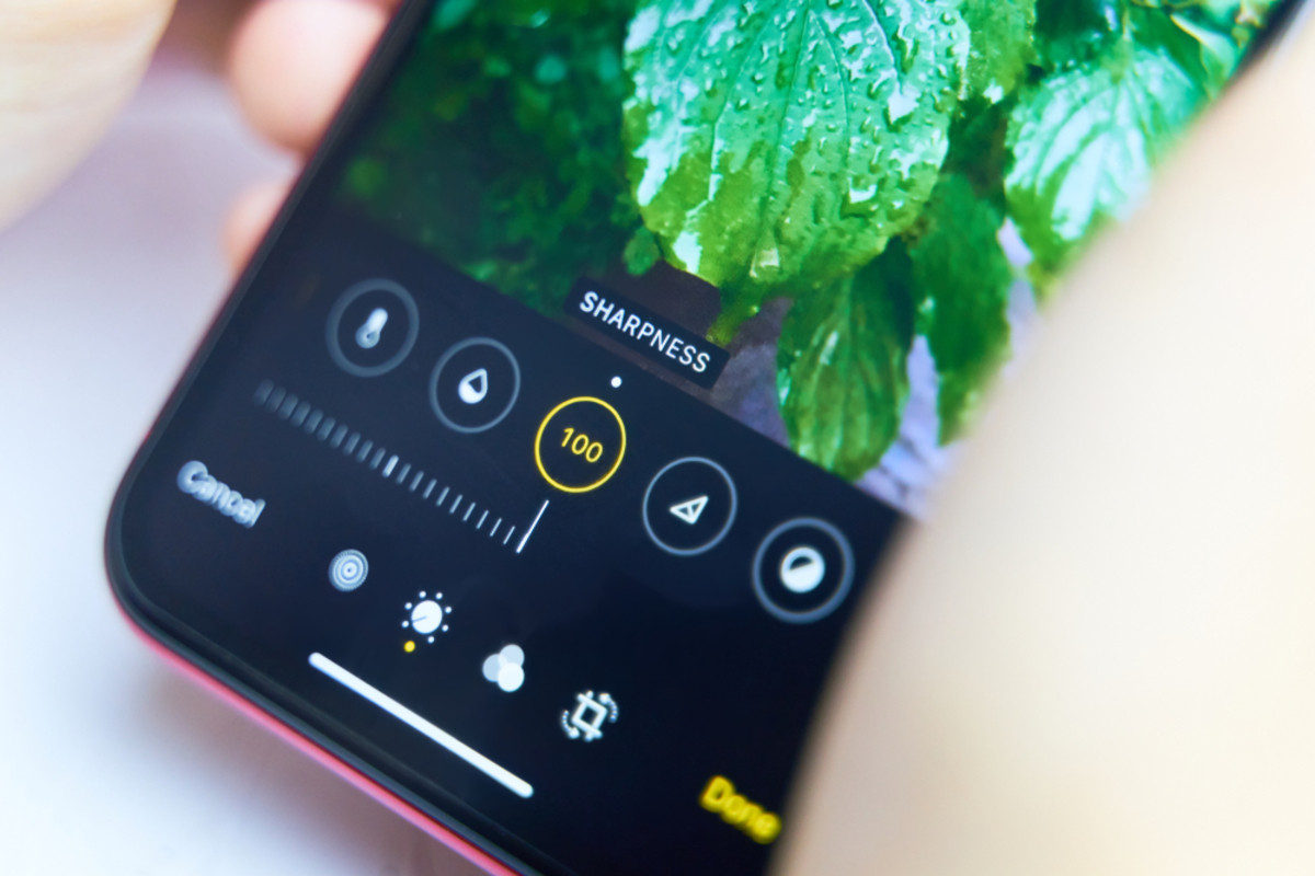 Editing photos on iPhone  | Skylum How-to


