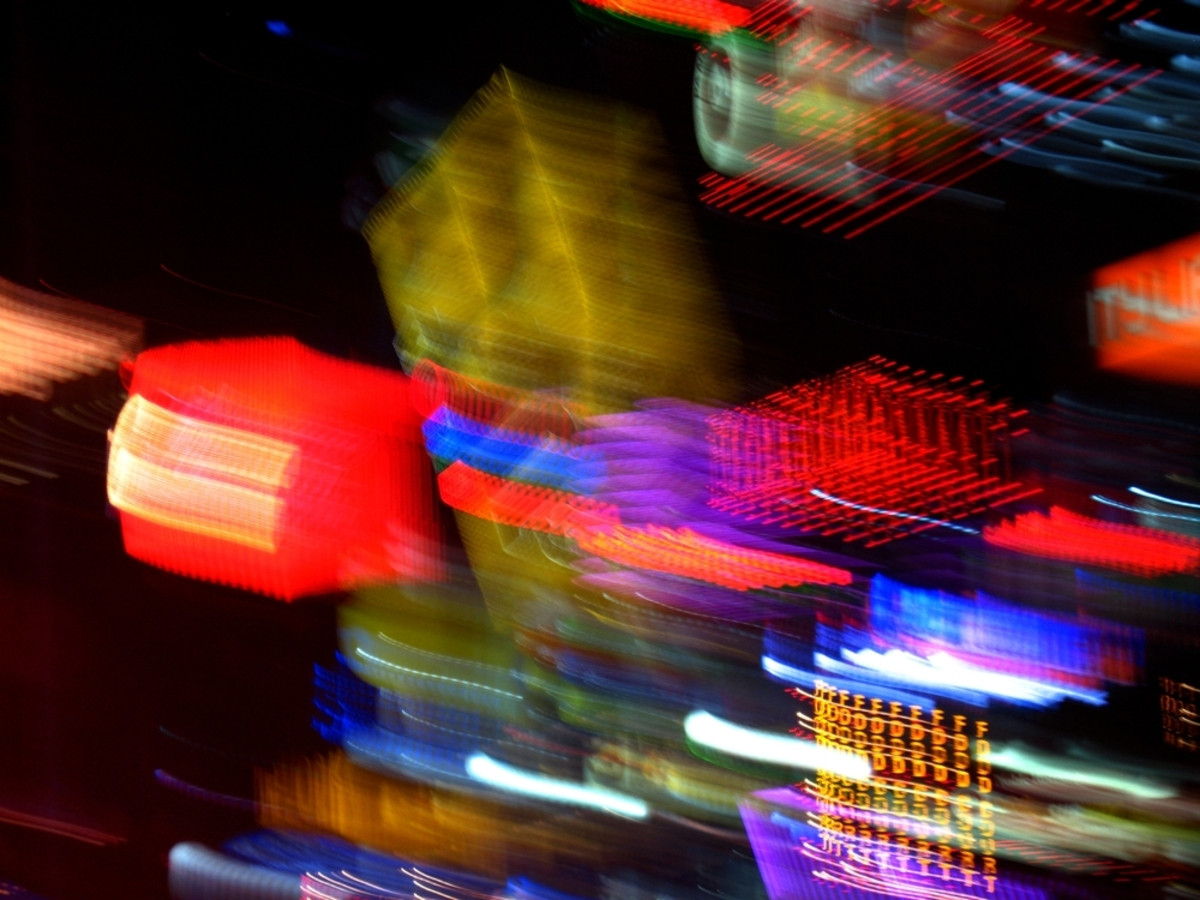 Long Neon Light Trails in Bulb mode | Skylum Blog

