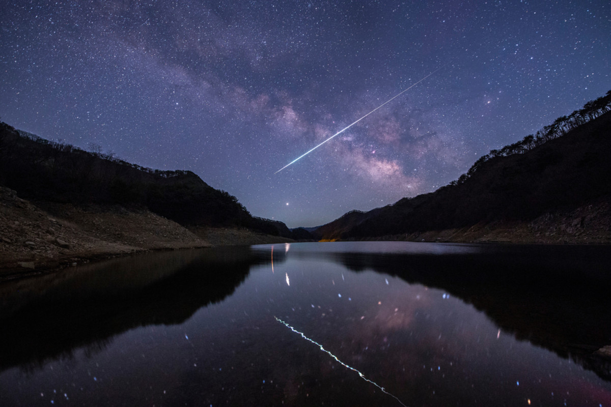 Photo of hills and starry sky | Skylum Blog