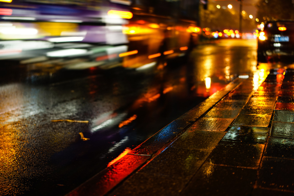 Photo of the city after the rain taken in Bulb mode | Skylum Blog

