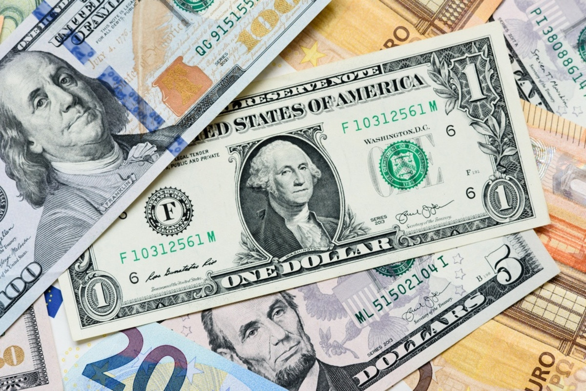 Dolary na stole | Blog Skylum

