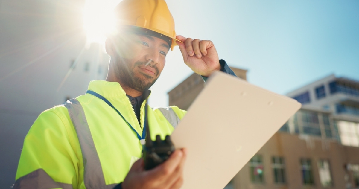 Man in hard hat working outdoors with sun flare | Skylum Blog

