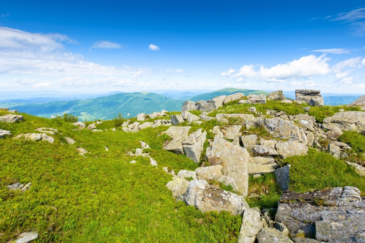 Hillside view for that reason of a rocky path | Skylum How-to

