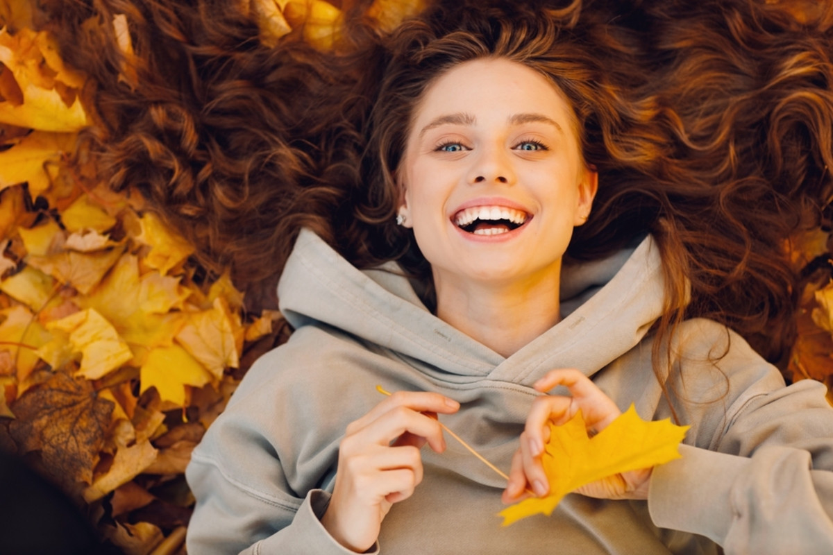 Photo of a girl with flower leaves | Skylum How-to

