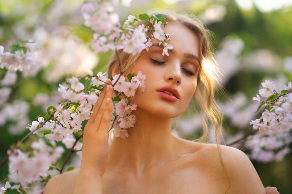 Portrait with pink flowers and soft bokeh background | Skylum Blog

