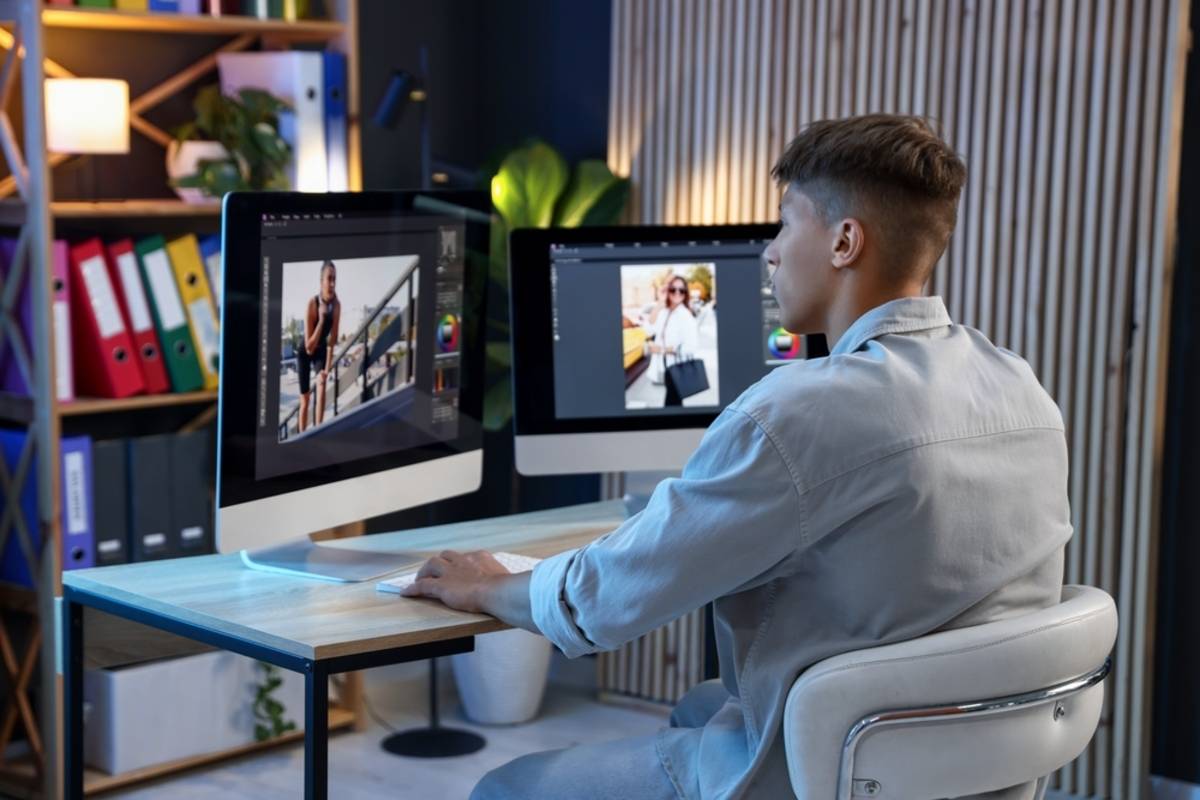 A photographer edits a photo | Skylum How-to

