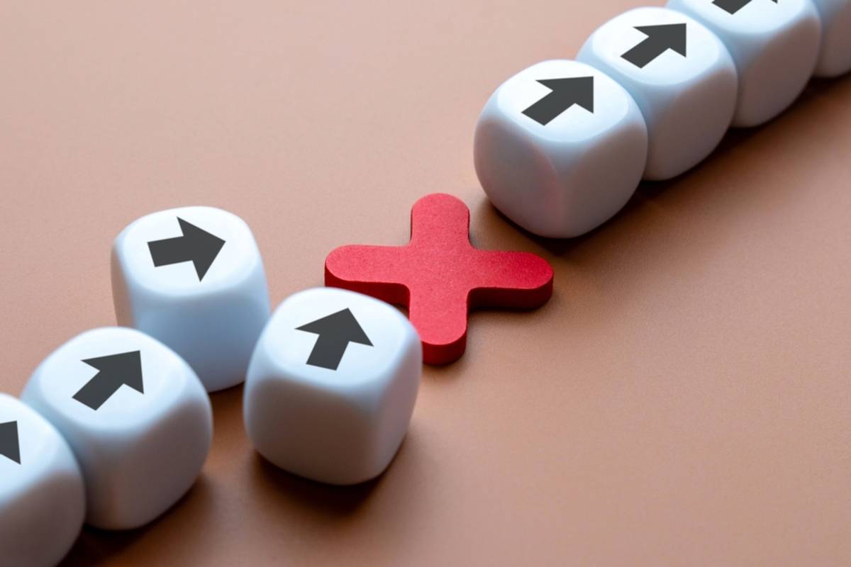 Cubes with arrows and a cross | Skylum How-to