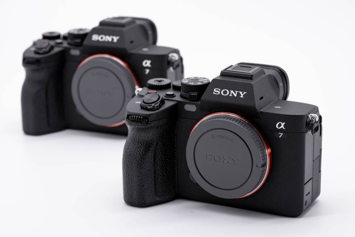 Deux appareils photo Sony Alpha 7 IV | Blog Skylum