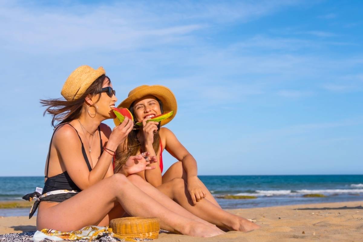 Friends are eating watermelon by the sea | Skylum Blog

