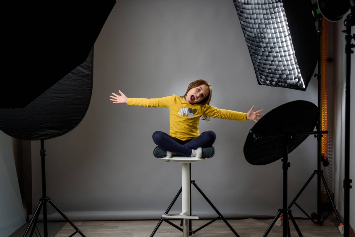 A girl on a chair in a photo studio | Skylum How-to

