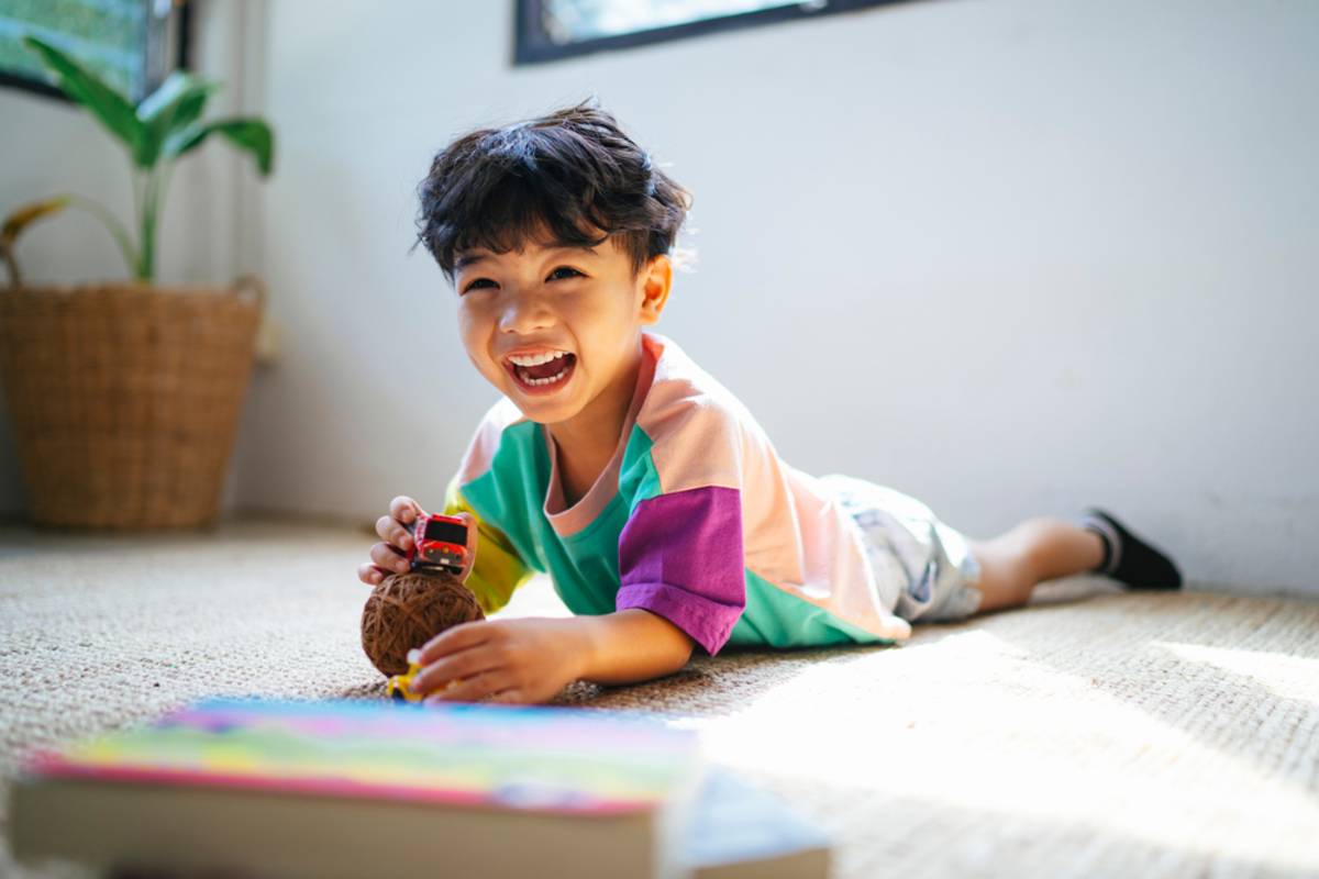 The boy is lying on the floor and laughing | Skylum How-to

