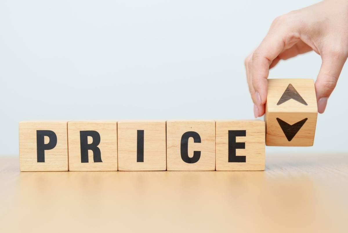 The word "price" on cubes | Skylum Blog

