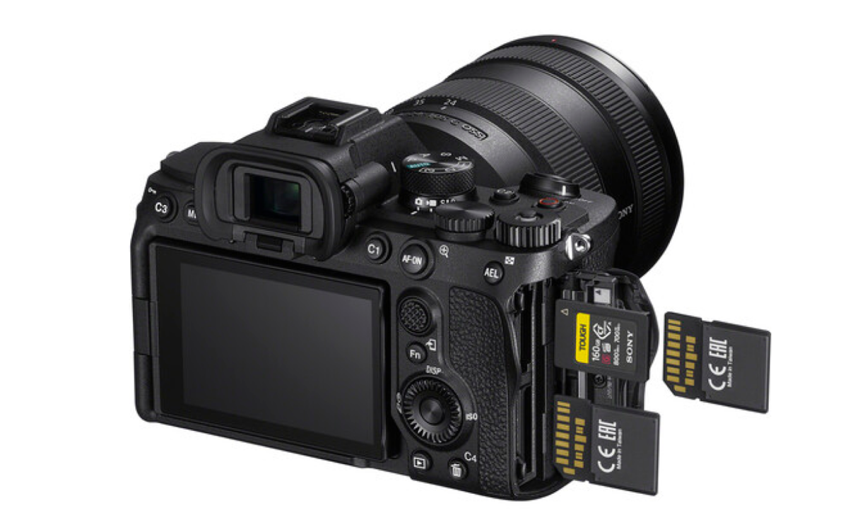 Emplacements pour cartes mémoire du Sony Alpha 7 IV | Blog Skylum