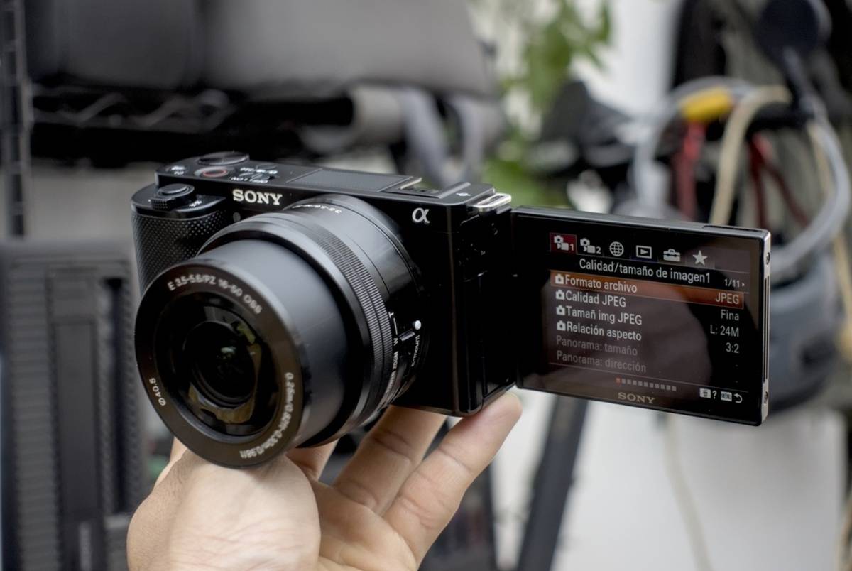Le menu de l'écran orientable du Sony ZV-E10 | Blog Skylum

