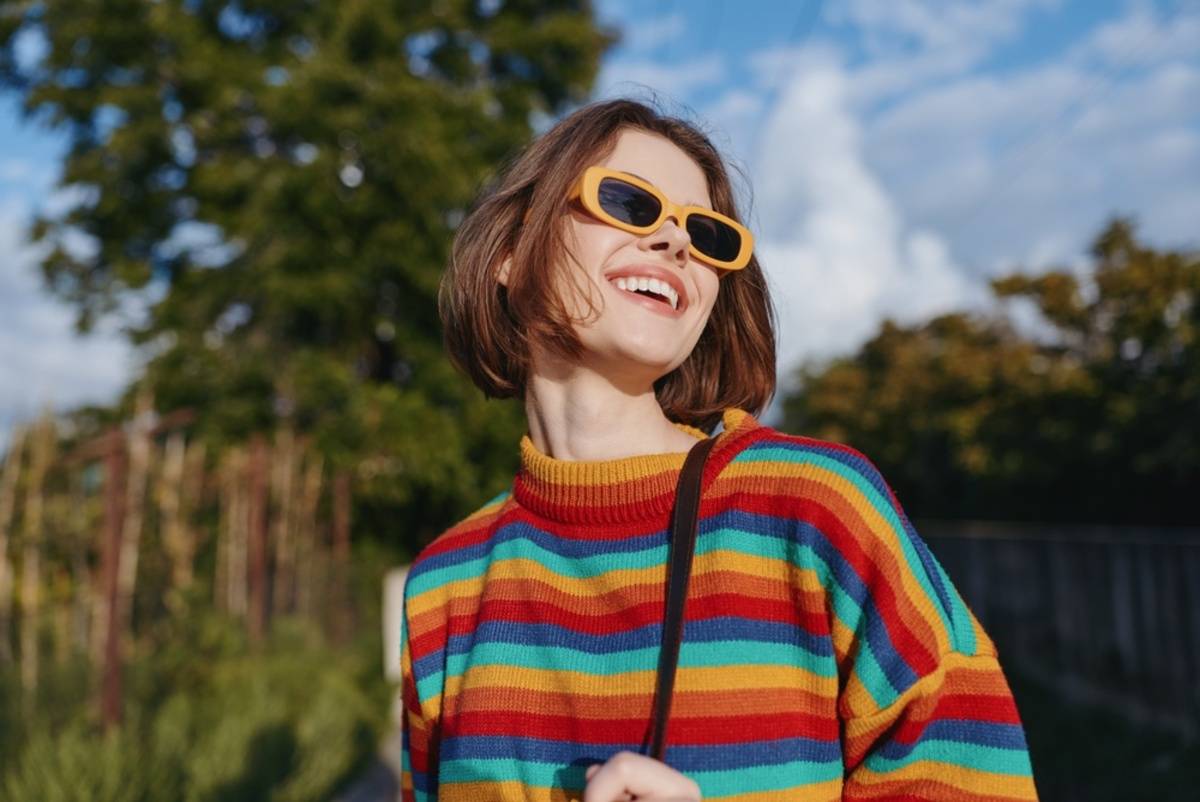 Laughing girl with glasses | Skylum Blog

