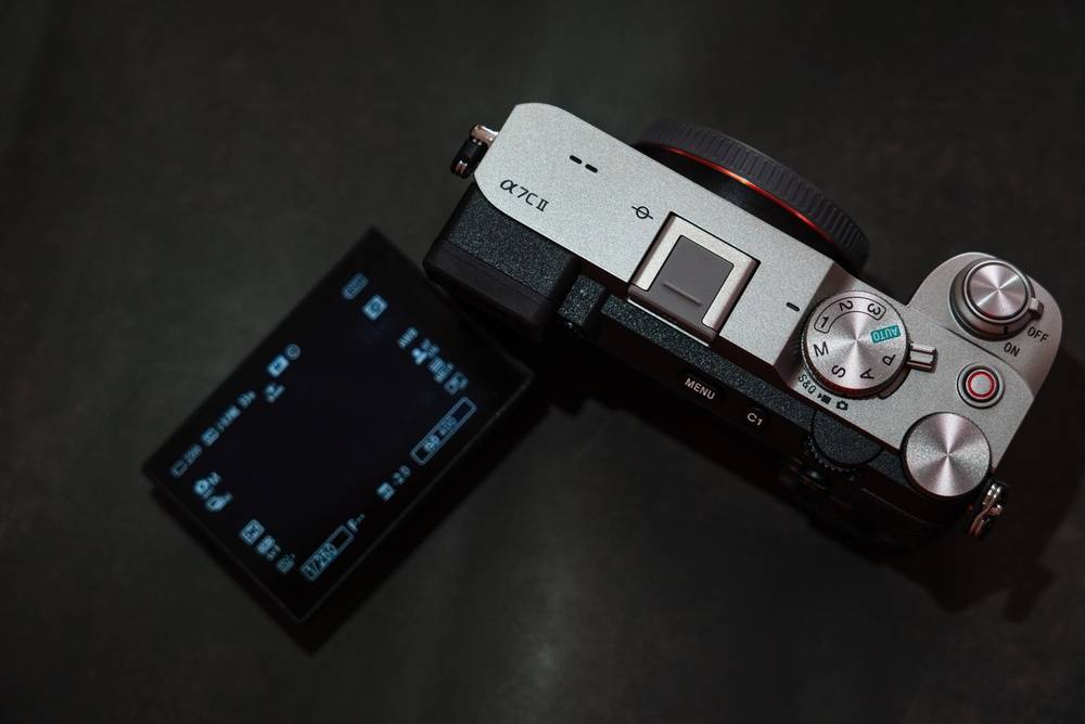 Sony A7C II s výklopným displejem – pohled shora | Blog Skylum

