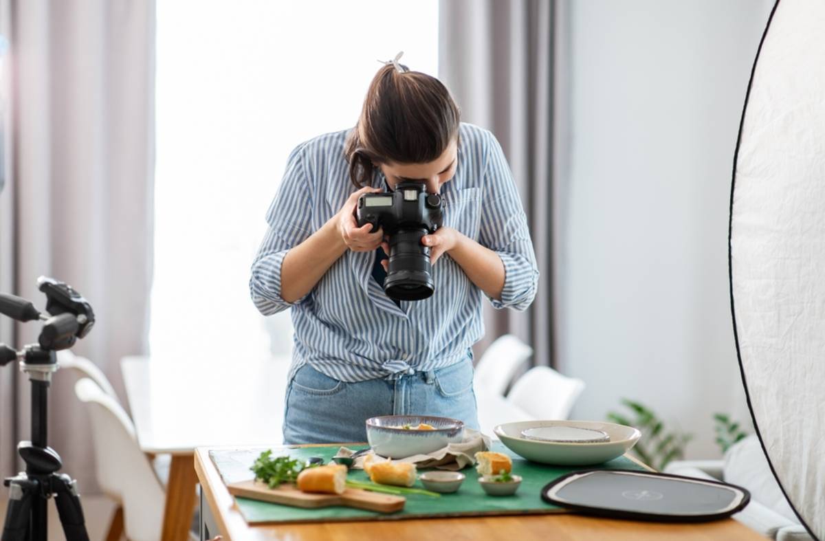 Photographer taking food photos from a front angle | Skylum How-to

