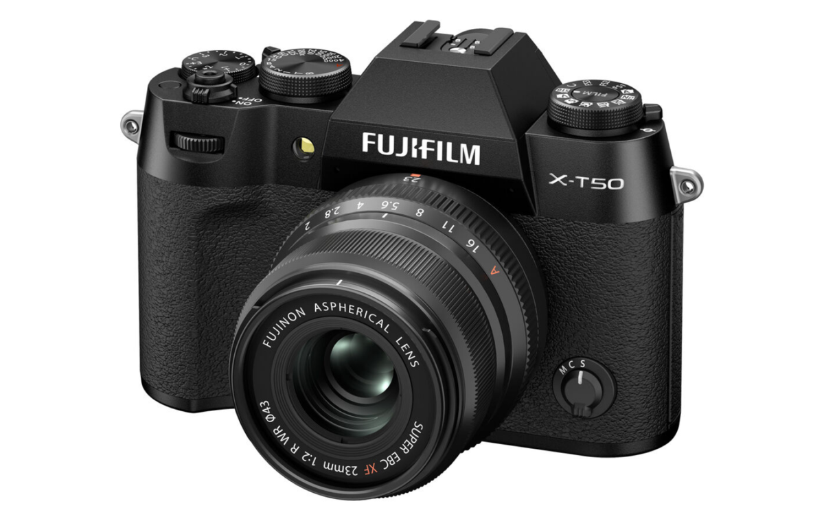 Fujifilm X-T50 front view with kit lens | Skylum Blog