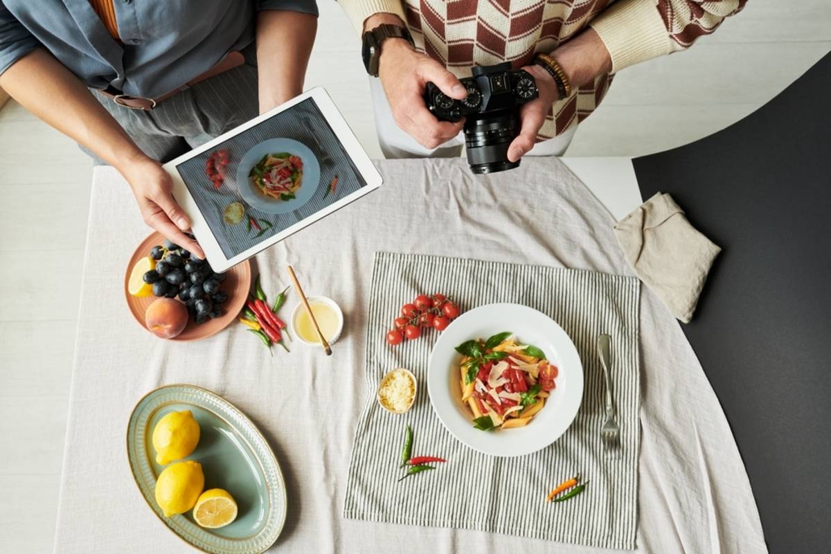 Overhead food photography with creative framing | Skylum How-to

