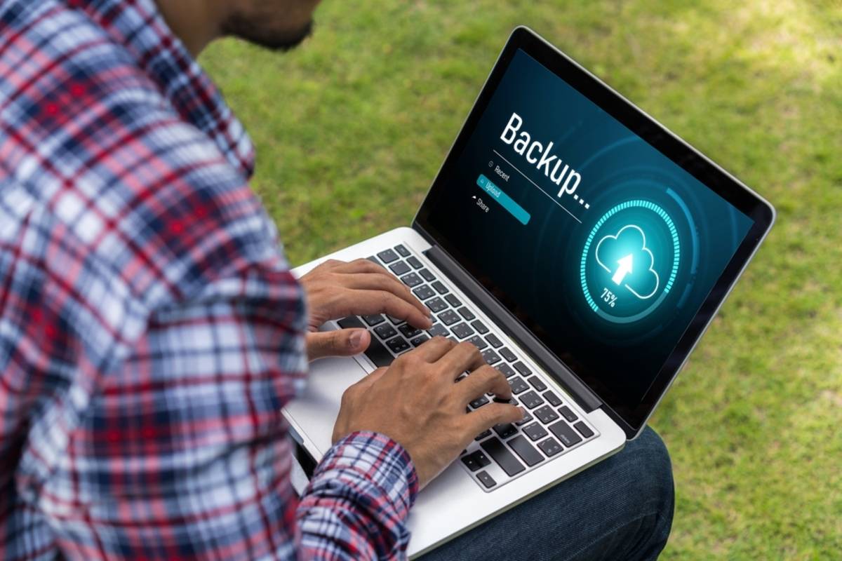 Backup process on laptop | Skylum Blog

