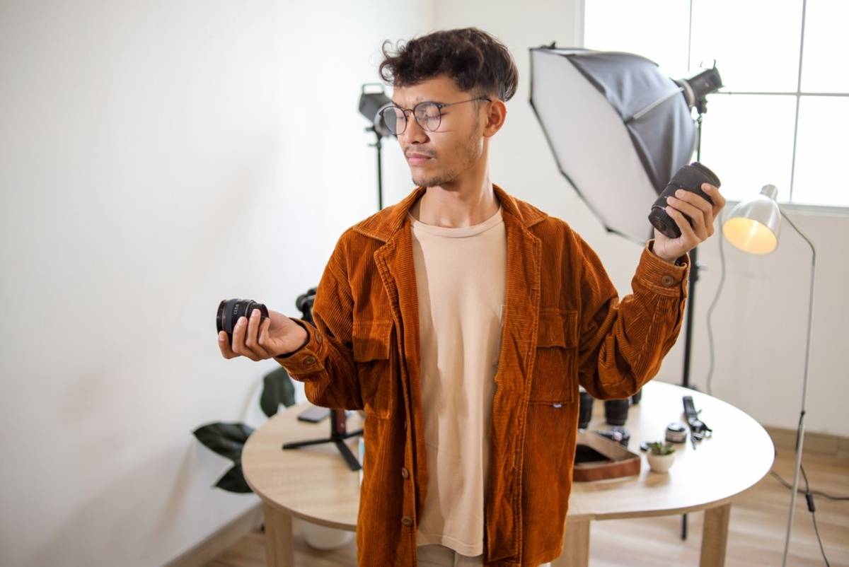 Un photographe doit choisir entre deux objectifs | Blog Skylum

