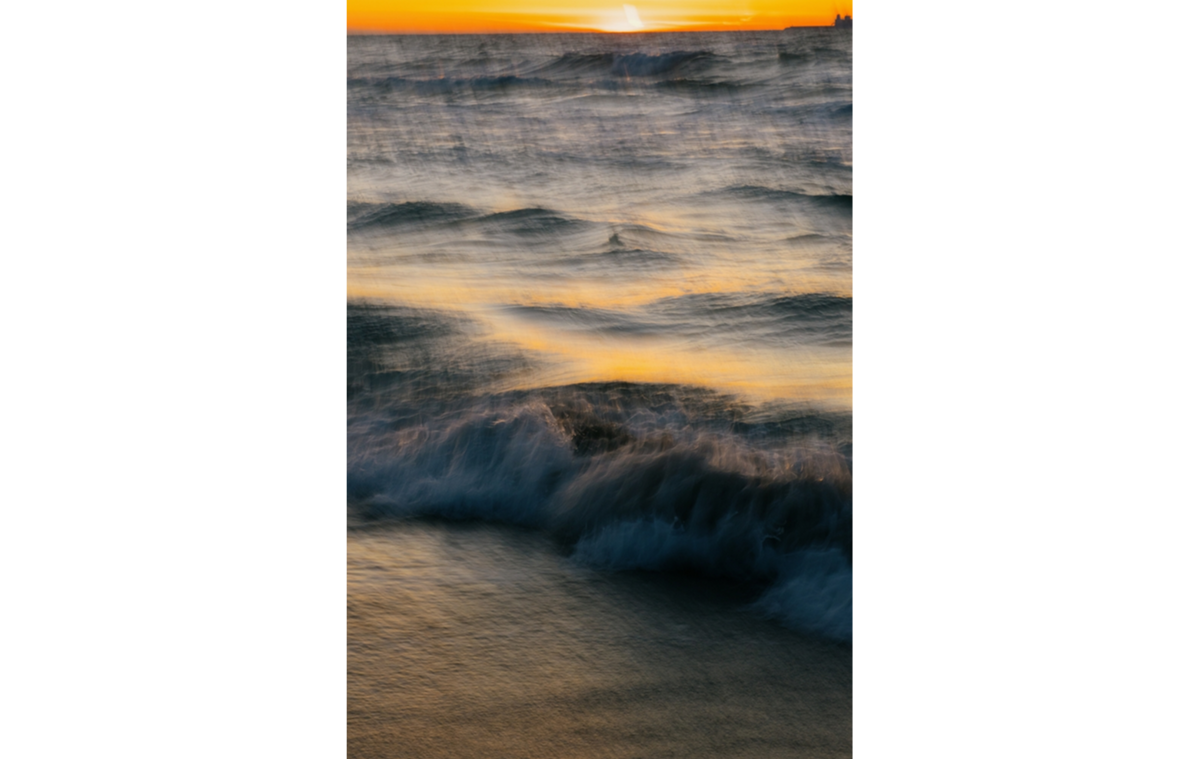 A blurry photo of the sea | Skylum How-to

