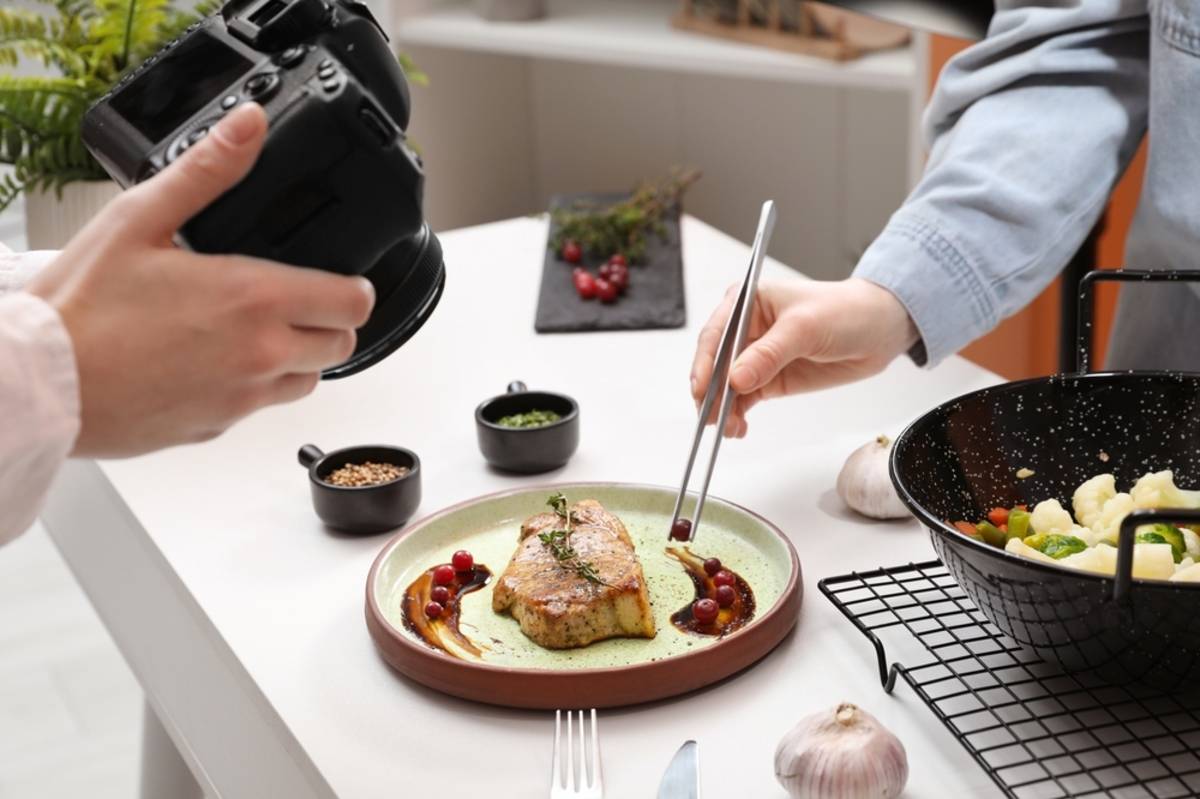 Styling a food photography composition before shooting | Skylum How-to