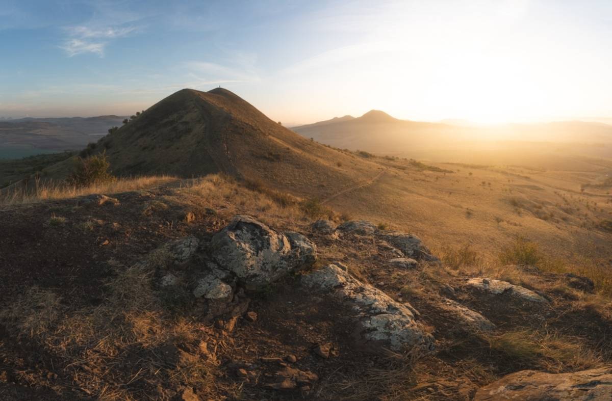 Photos of mountains with side lighting | Skylum Blog