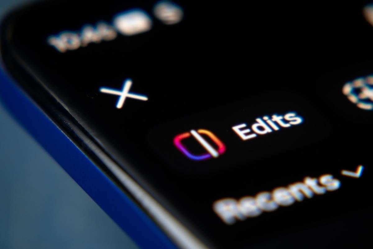 The photo editing button on an iPhone | Skylum How-to

