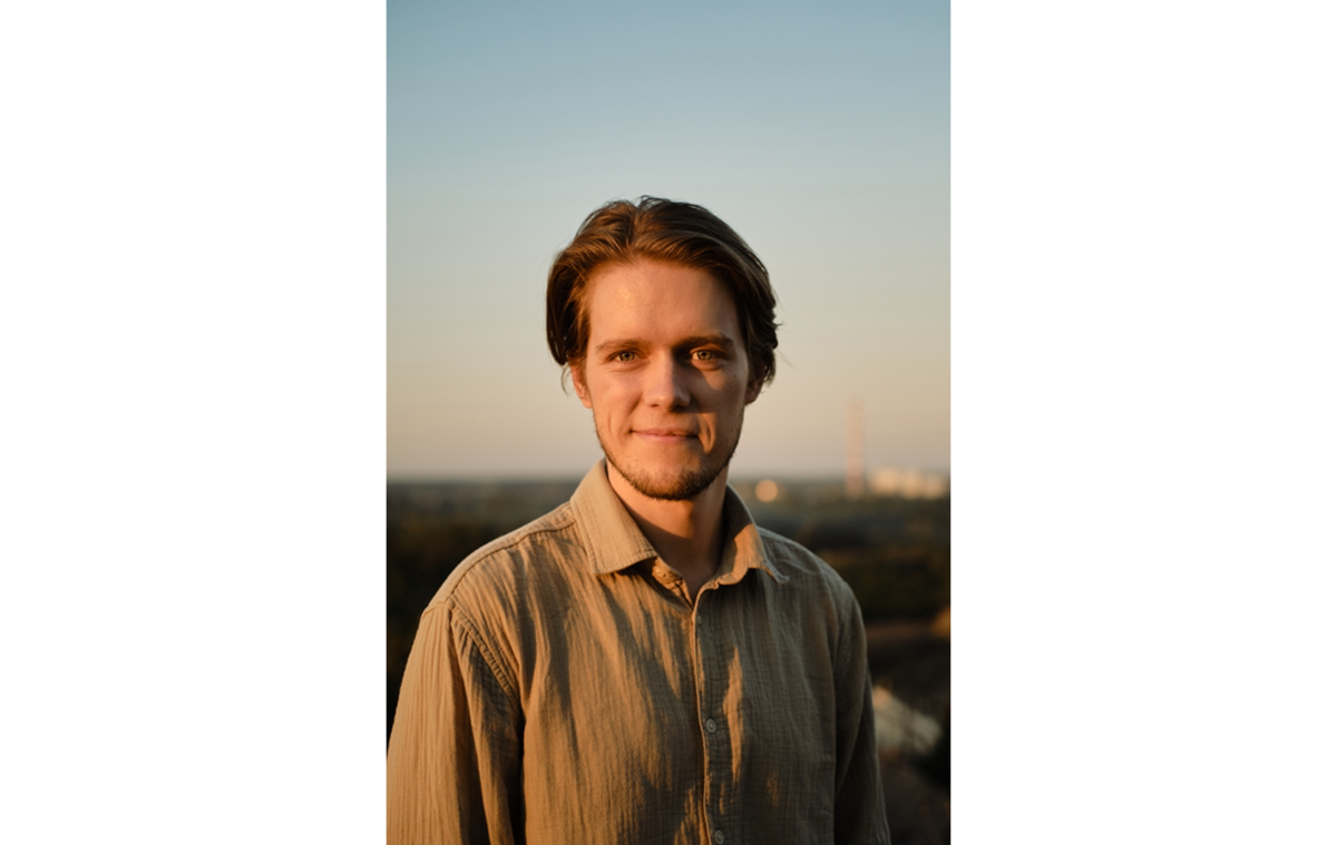 Portrait of a guy with side lighting | Skylum Blog
