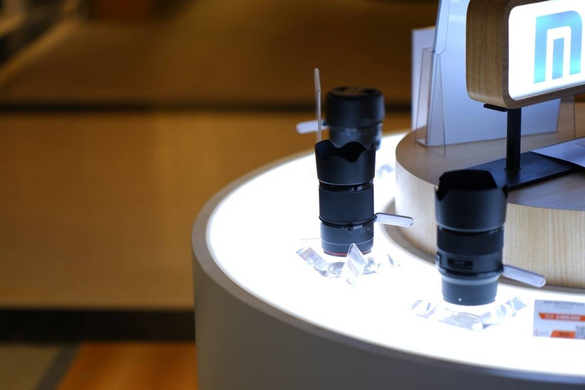 Lenses on a store display | Skylum Blog

