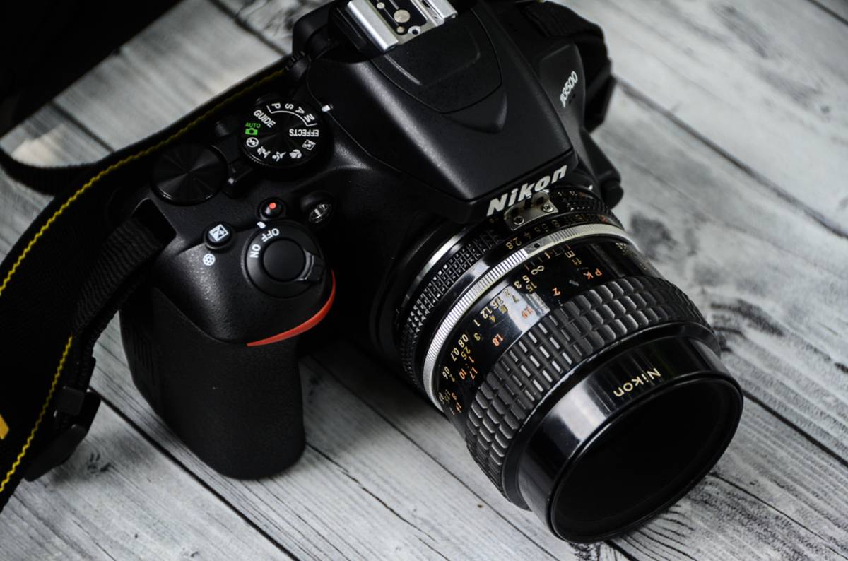 Nikon D3500 camera with lens on a table | Skylum Blog


