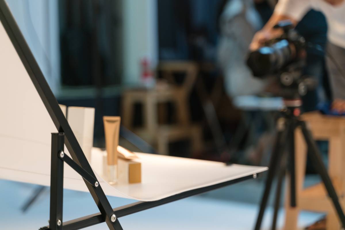 Camera filming a product photography setup | Skylum Blog

