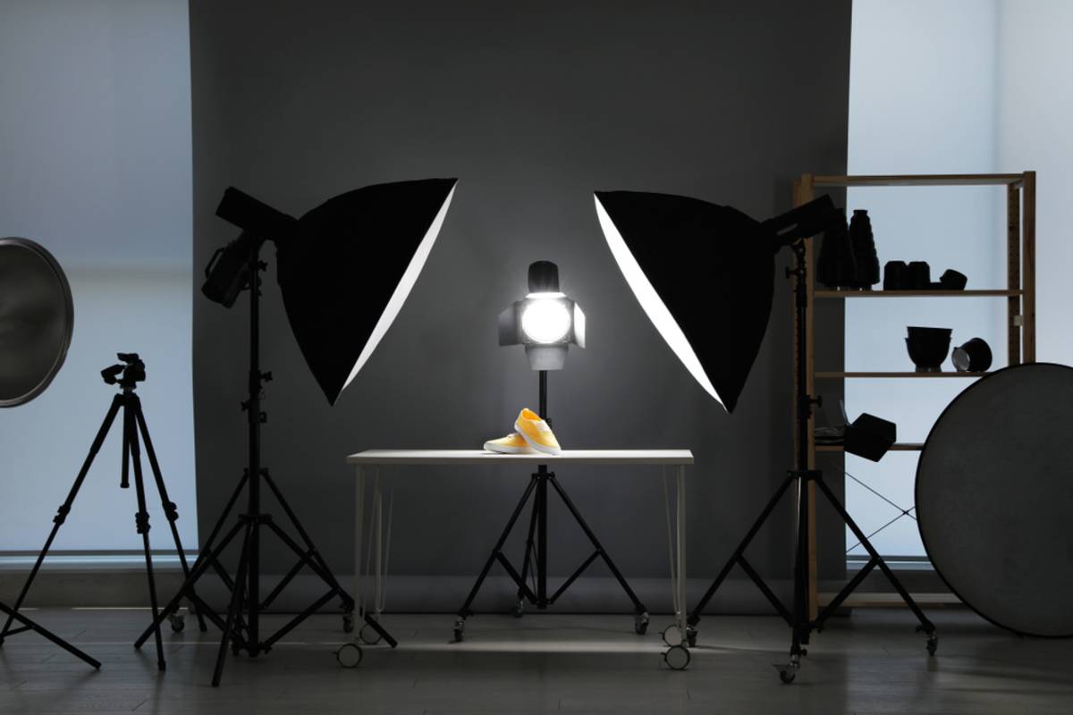 Professional studio lighting equipment setup | Skylum Blog

