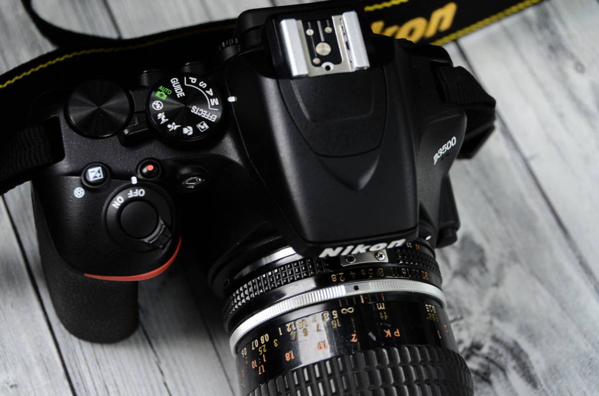 Close-up of a Nikon DSLR camera | Skylum Blog

