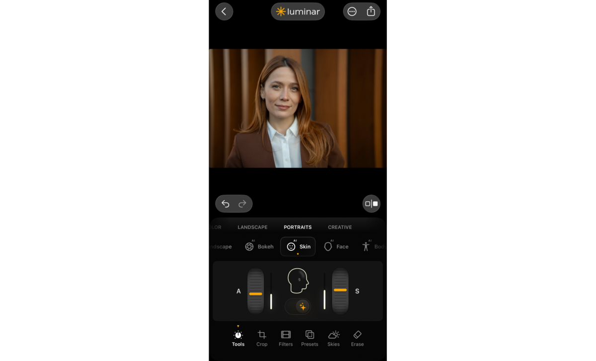Editing a portrait in Luminar Mobile | Skylum How-to

