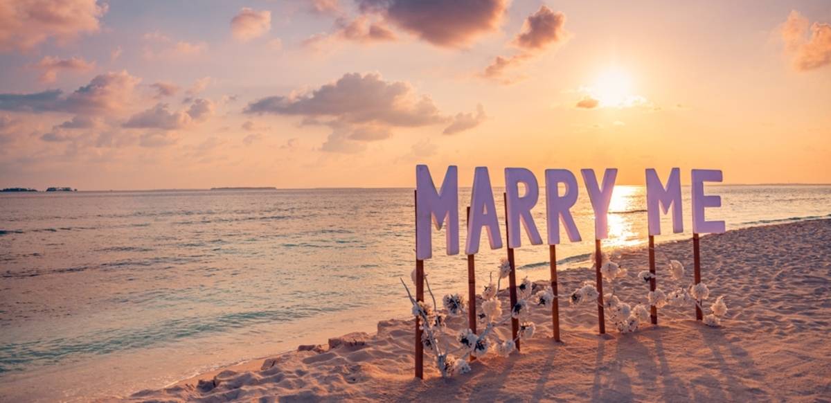 Marry me sign on the beach | Skylum Blog

