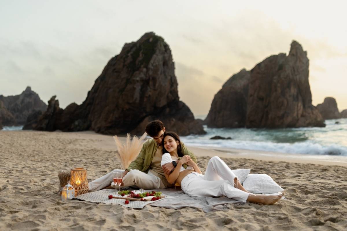 Romantic picnic on the beach | Skylum Blog

